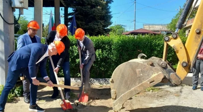 Трима зам.-кметове на Стара Загора дадоха старт на проекта за енергийно обновяване на общинския превозвач