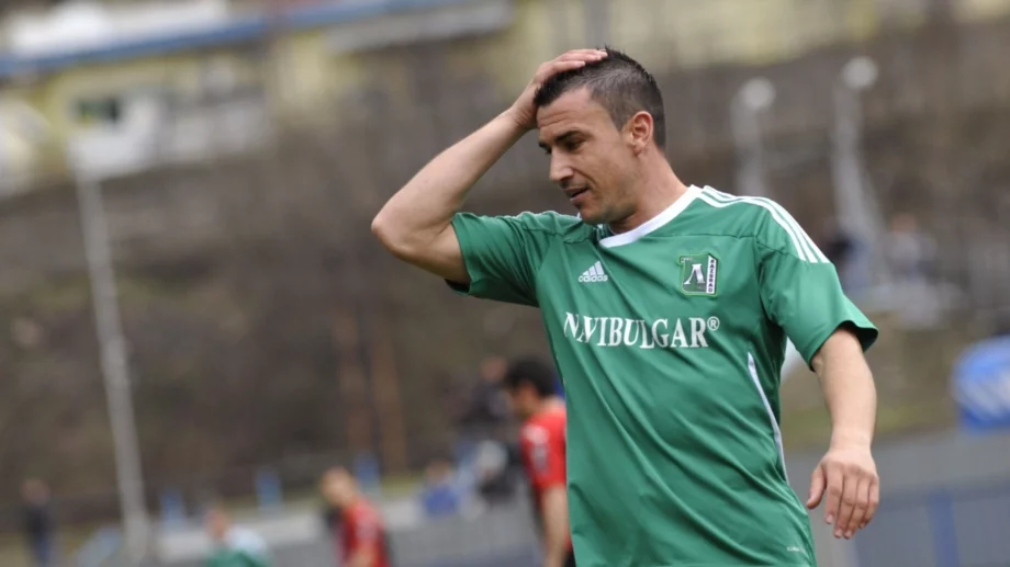 Официално: Изхвърлен от футбола пое отбор в Първа лига