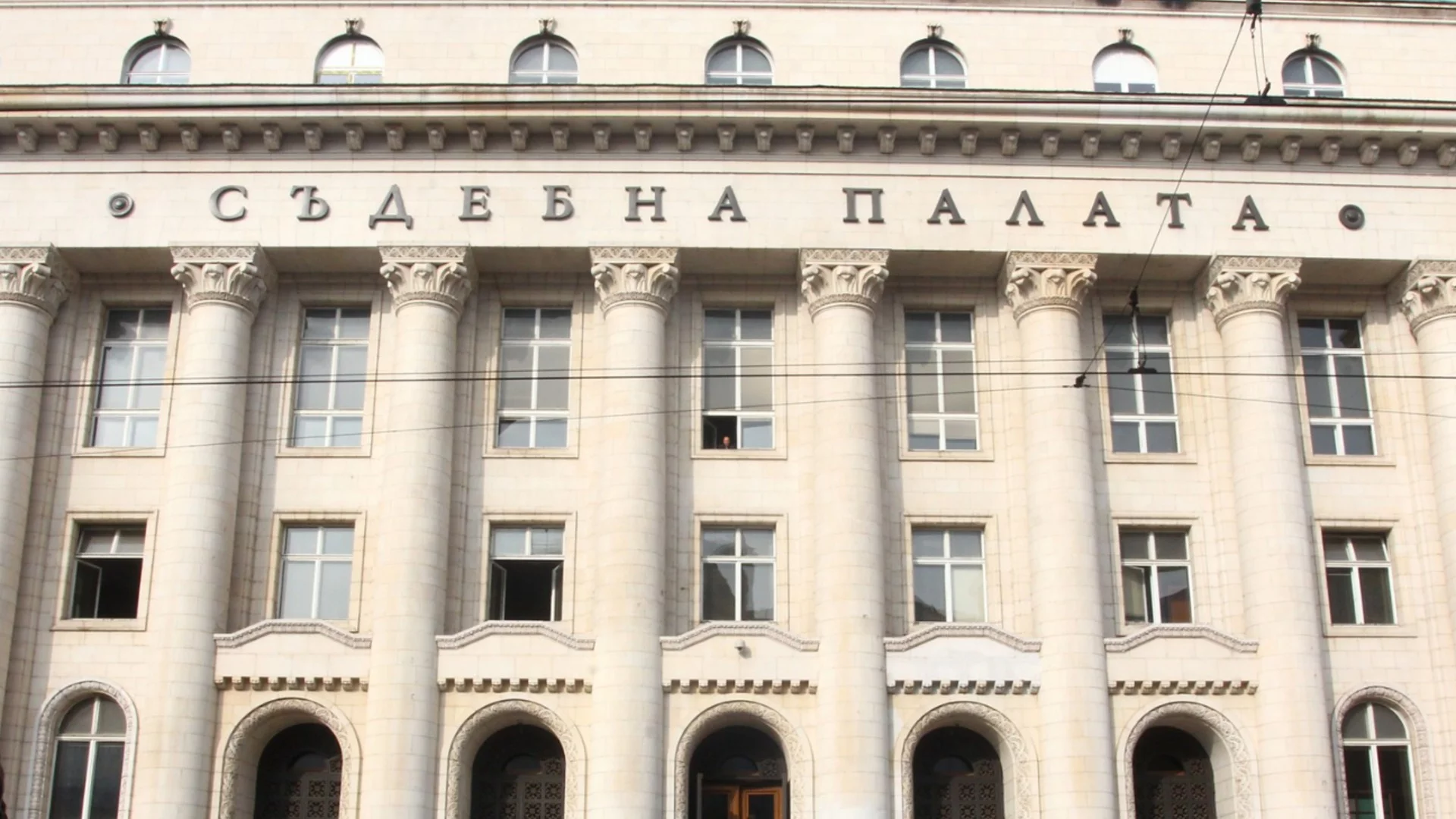 Съдът остави за постоянно в ареста задържания директор на Митници „Пловдив“ (ВИДЕО)