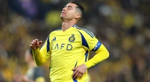 Кристиано Роналдо тотално изперка: Говори си сам по време на мач (ВИДЕО)