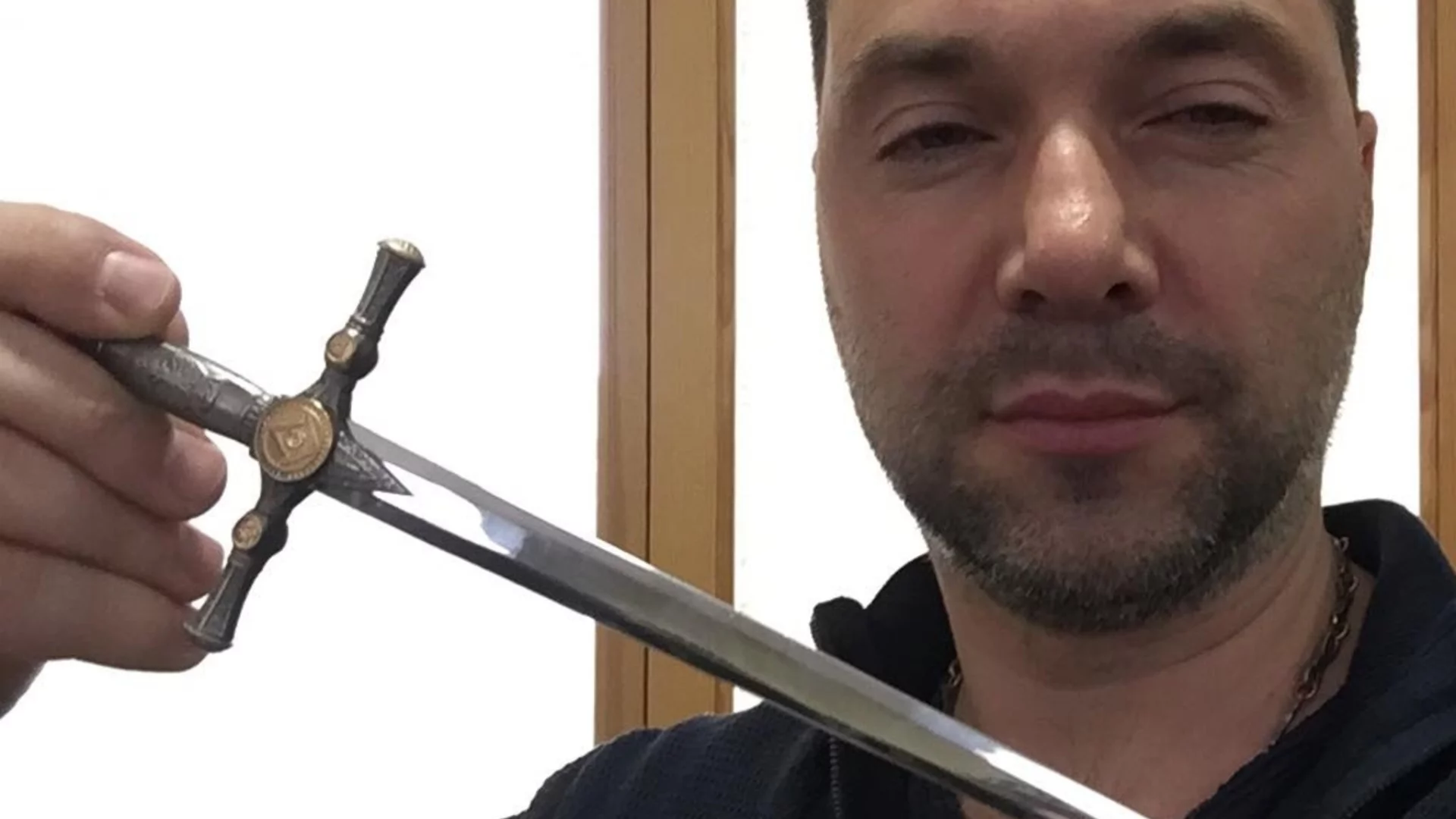 Зеленски въведе санкции срещу бившия си съветник и беглец от Украйна Олексий Арестович