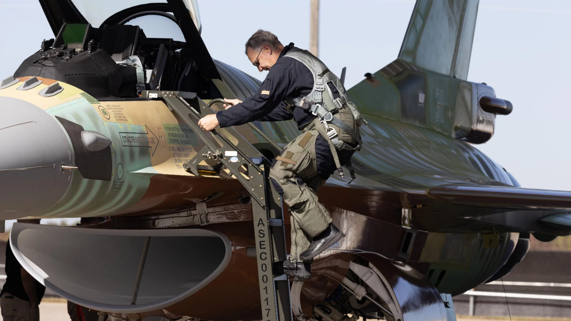 Саботаж или кражба на важни данни: Защо българският F-16 не е счупен, но не работи?