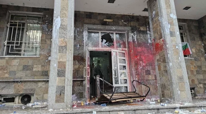 Десетки непълнолетни са съпричастни за вандализма след убийството в Хасково