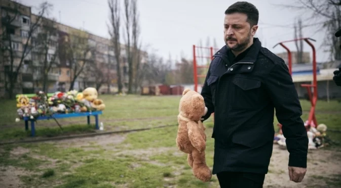 Псевдопримирие - Зеленски предупреди гостите на Путин за 9 май да се пазят, Медведев джафка: Гнида