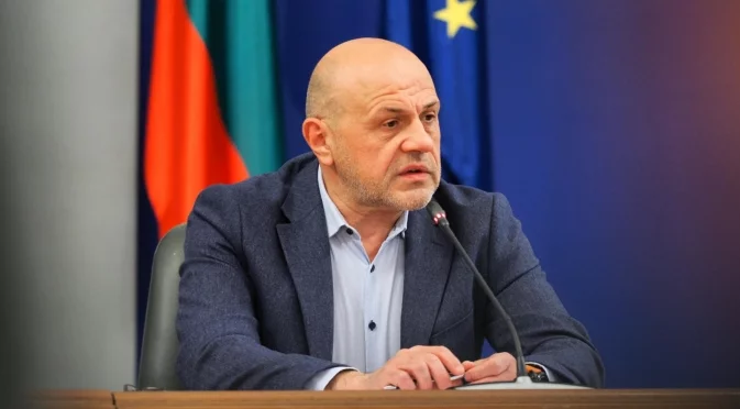"Като портиер ли да работи?": Дончев за предложението шефът на ДАНС да оглави Комисията по досиетата 