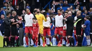 Европейско поведение: “Сините”, но от Лондон посмяха да направят шпалир и то вкъщи (ВИДЕО)