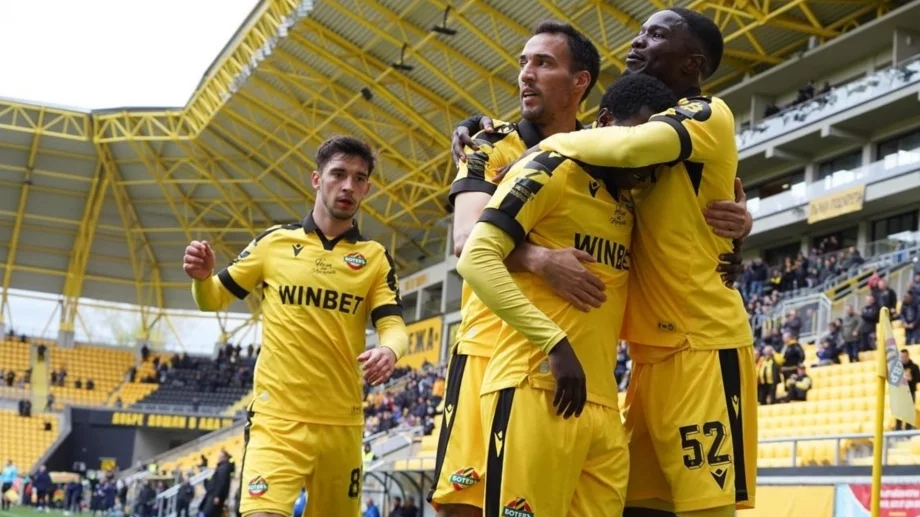 Ботев Пловдив настигна ЦСКА след трудна победа на "Колежа"