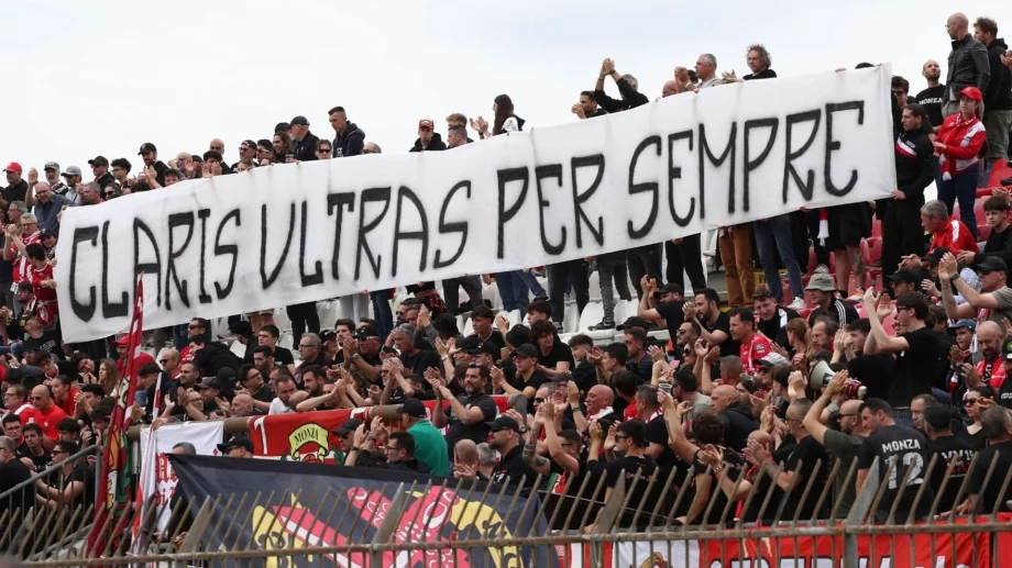 Смърт в Италия! 19-годишен уби фен, който защитавал брат си