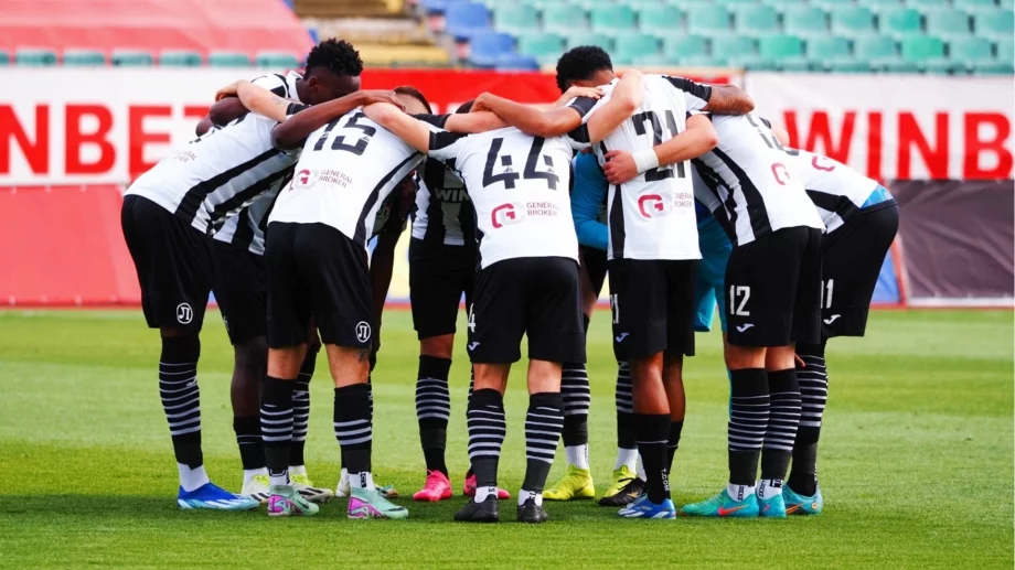 Сериозно затягане на коланите! Режат заплатите в Локомотив Пловдив