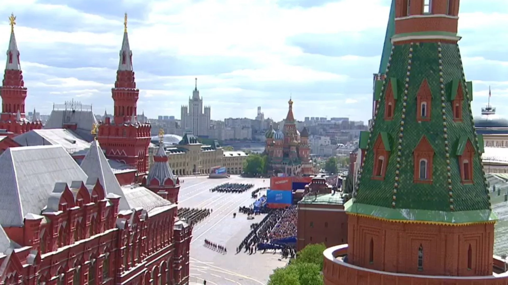 Мрежите на мобилните оператори в Русия рухнаха преди Парада на победата