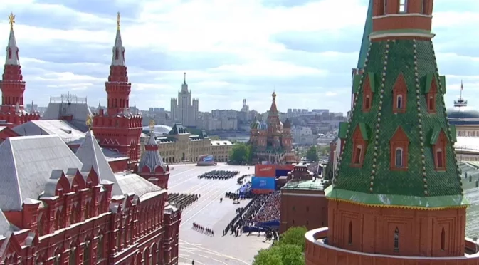 Мрежите на мобилните оператори в Русия рухнаха преди Парада на победата
