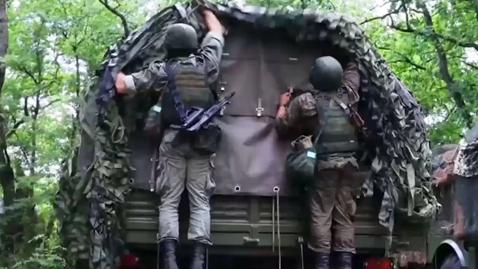 "Даже не мога да обясня как се съгласих": Как Русия превръща украинските деца в терористи