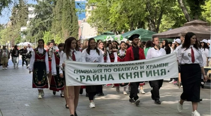 С дефиле на училища започна панорамата на образованието и кариерното развитие в Стара Загора