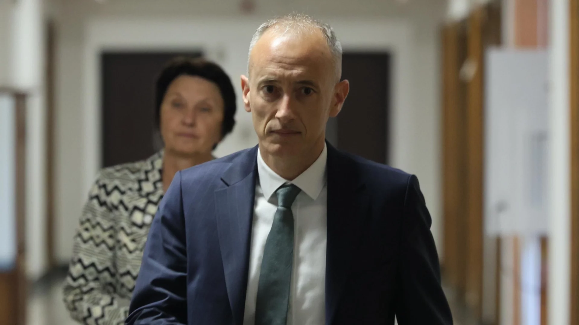 МОН мисли за допълнително ограничаване на телефоните в училище (ВИДЕО) 