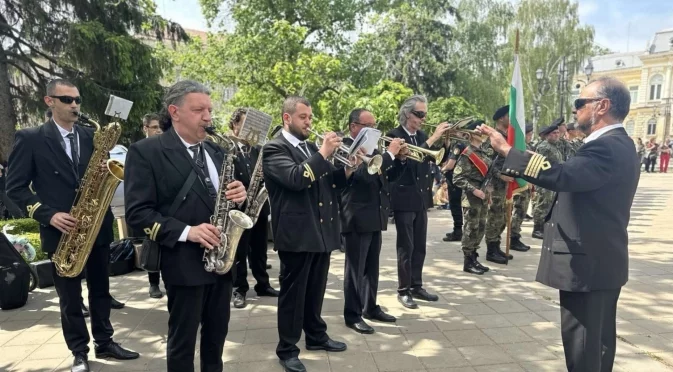 С тържествена церемония и благодарствен молебен бе отбелязан празникът на Русе