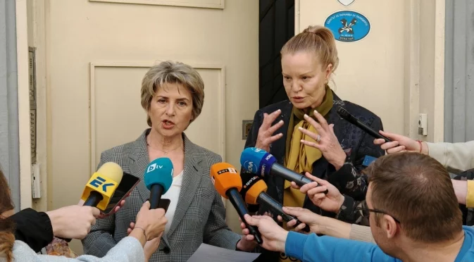 Весела Лечева излезе с позиция - Стефка Костадинова не предава властта, отново не ѝ вдига 