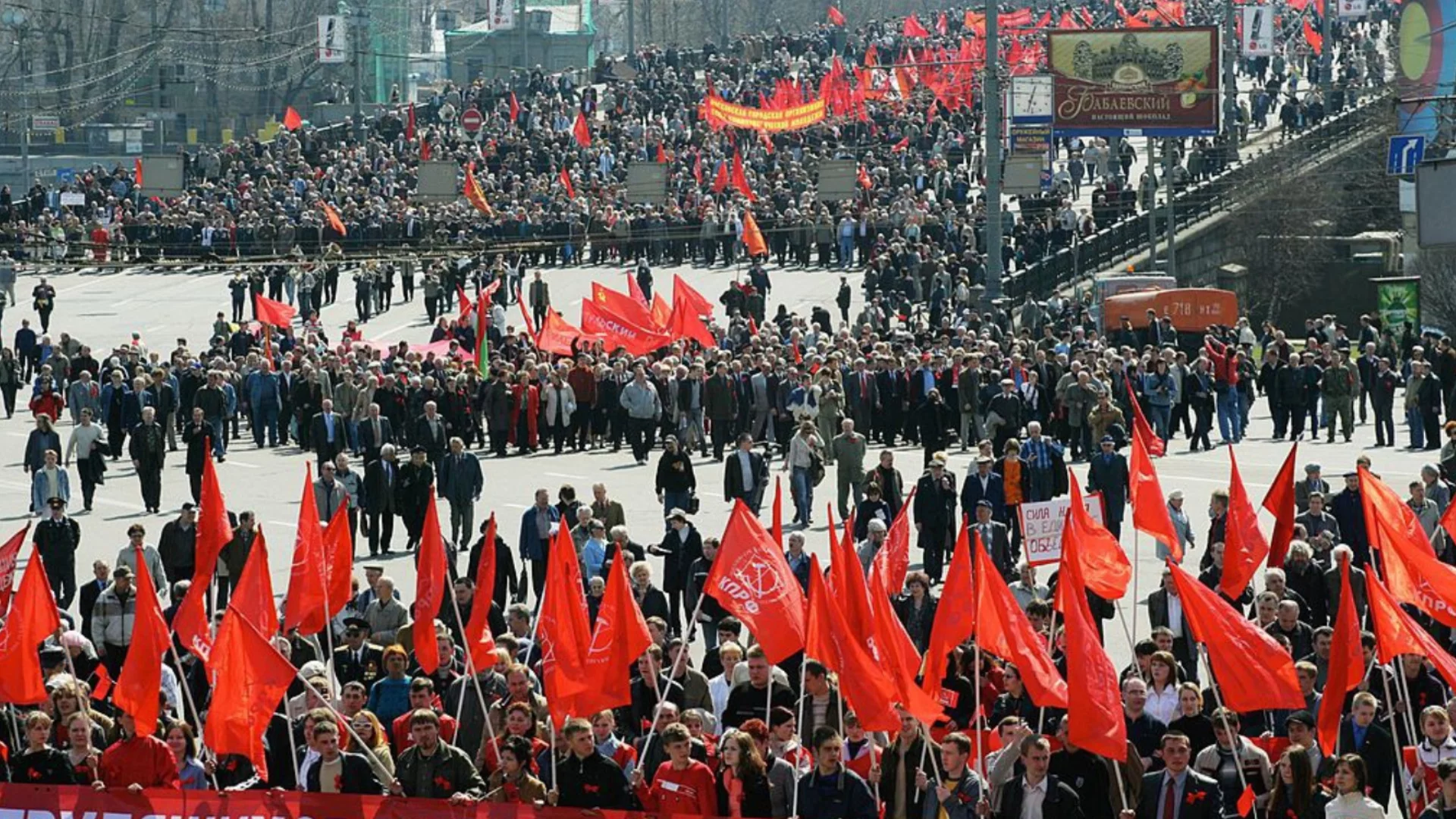 Поголовно спиране на интернет и телефони: Москва чака Деня на победата (ОБЗОР - ВИДЕО)