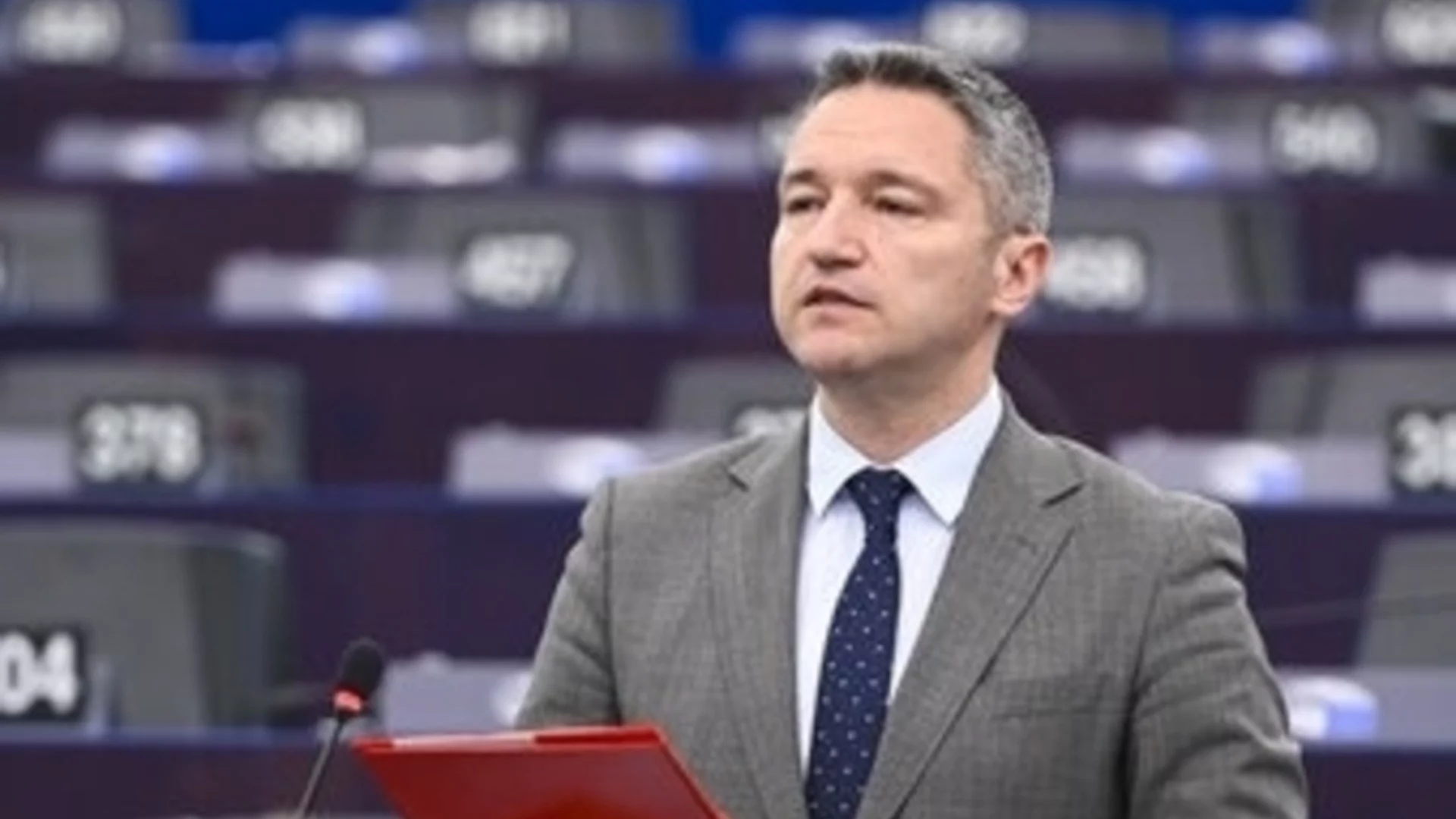 Кристиан Вигенин остро разкритикува Европейската комисия за разрешенията на ГМО