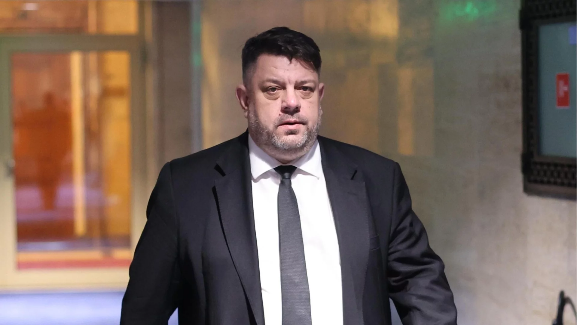 Атанас Зафиров: Депутати с повдигнати обвинения трябва сами да дадат имунитета си