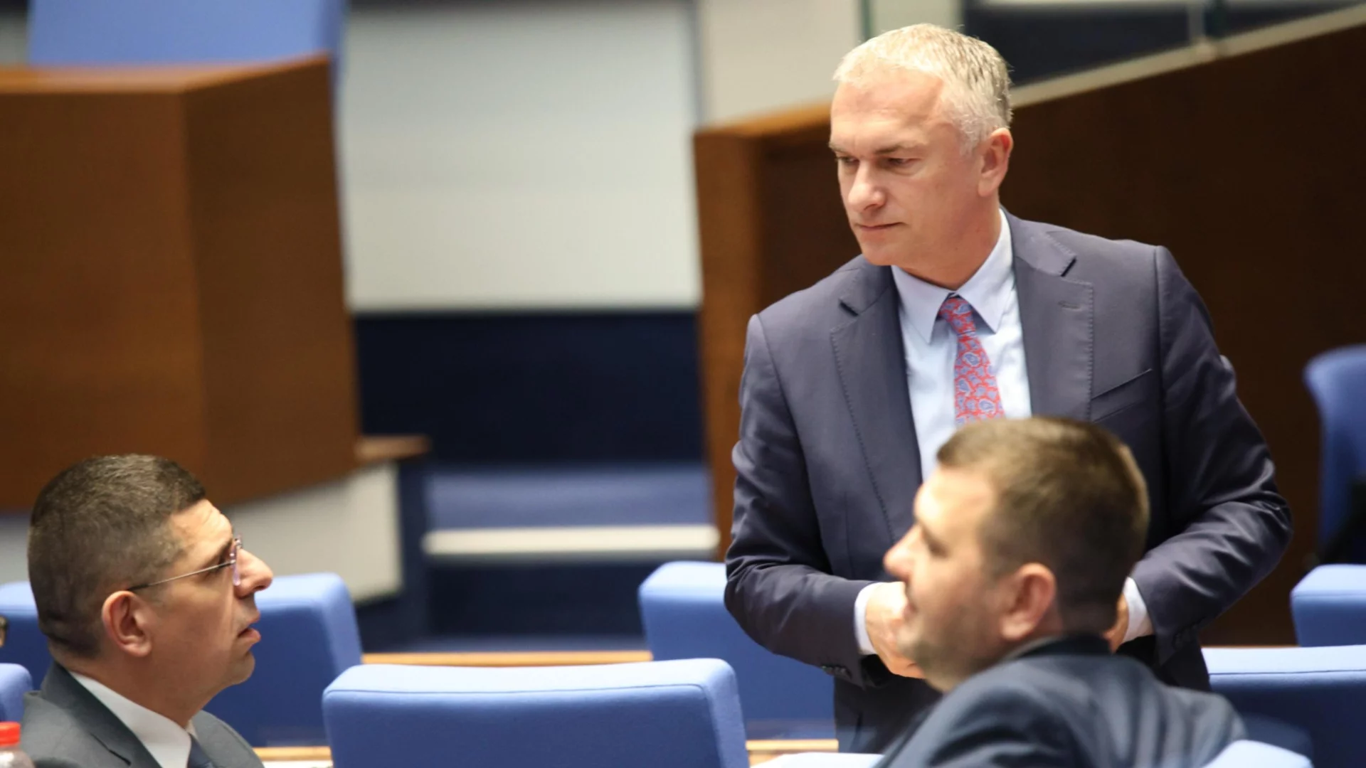 Народното събрание решава за имунитетите на шестима депутати