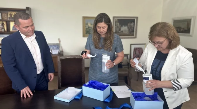 Кметът на Русе дари два видеоларингоскопа на университетските болници в града