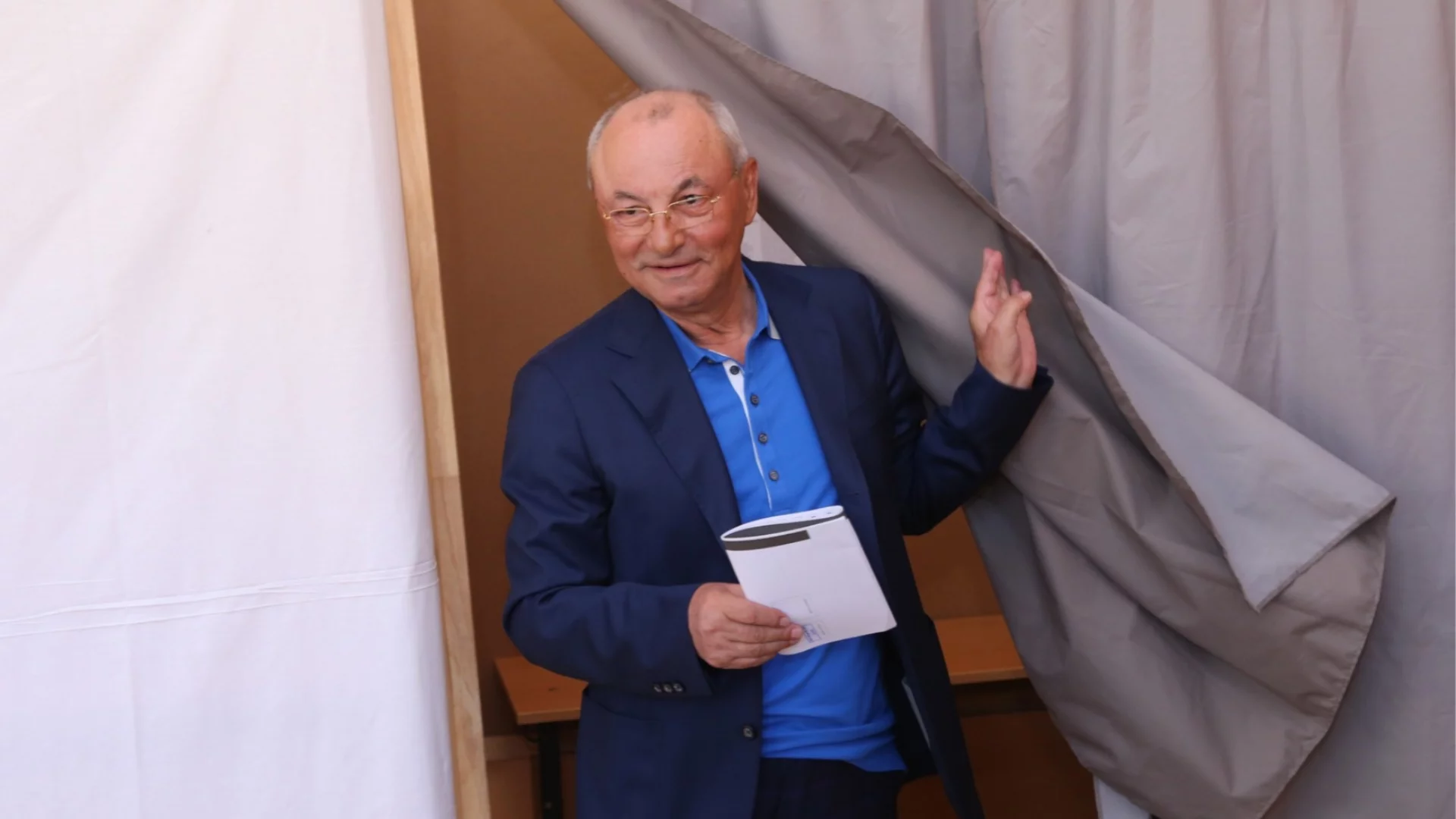 Близък до Ахмед Доган кмет е отстранен от длъжност
