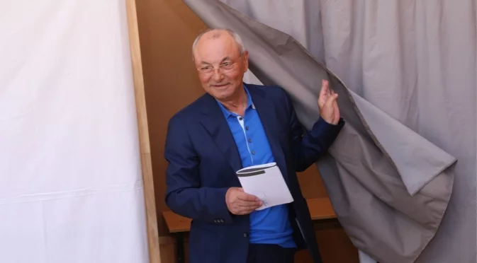 Близък до Ахмед Доган кмет е отстранен от длъжност