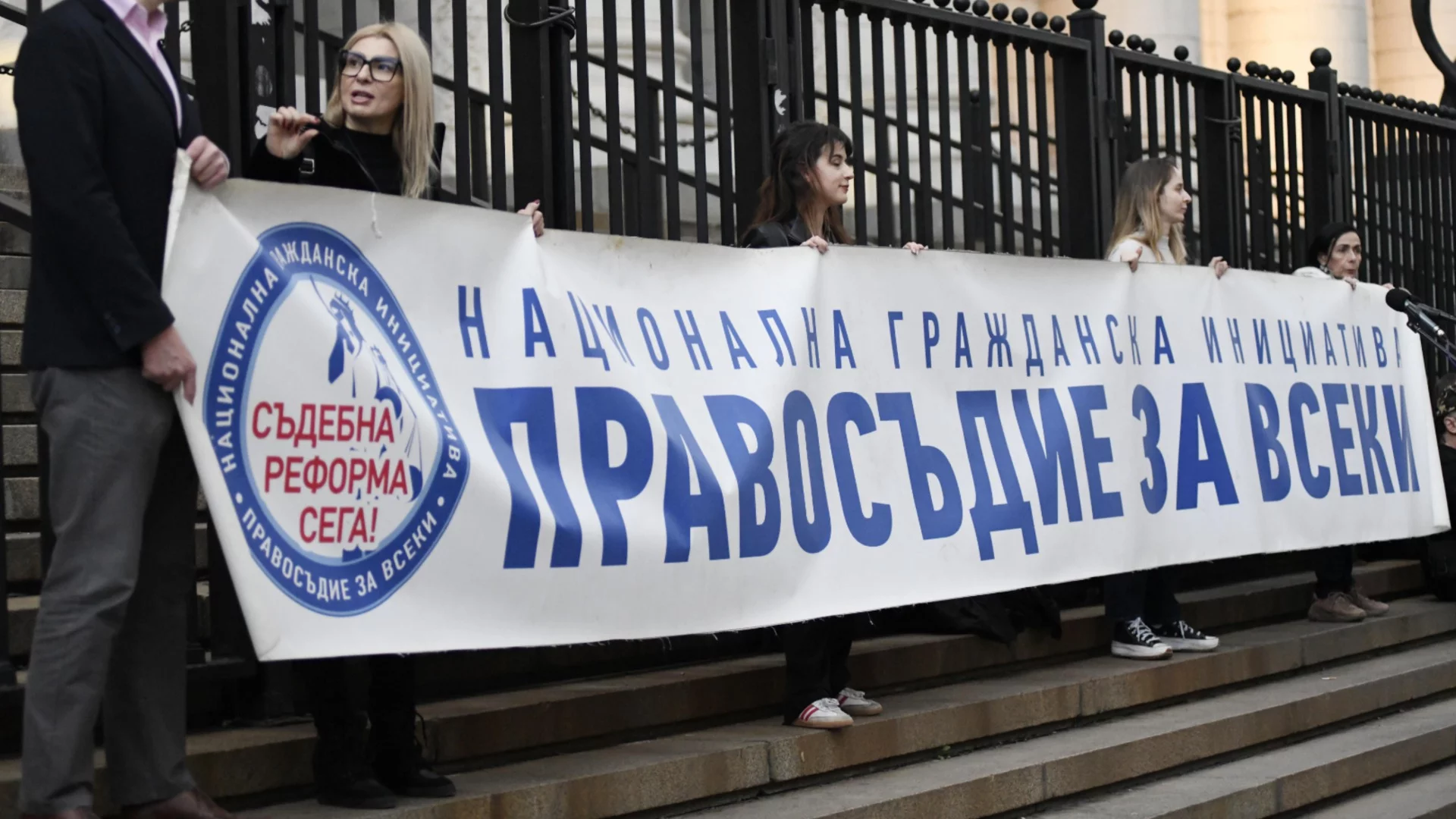 "Вън Пеевски от властта": От "Правосъдие за всеки" организират пореден протест пред парламента