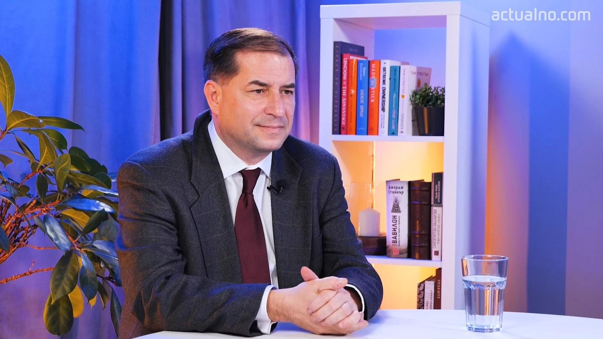 Доц. Борислав Цеков: Искането на Радев за референдум за еврото е противоконституционно