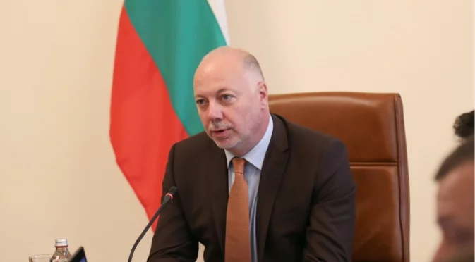 Росен Желязков: Радев чертае бъдещия си политически проект в надпревара с "Възраждане"