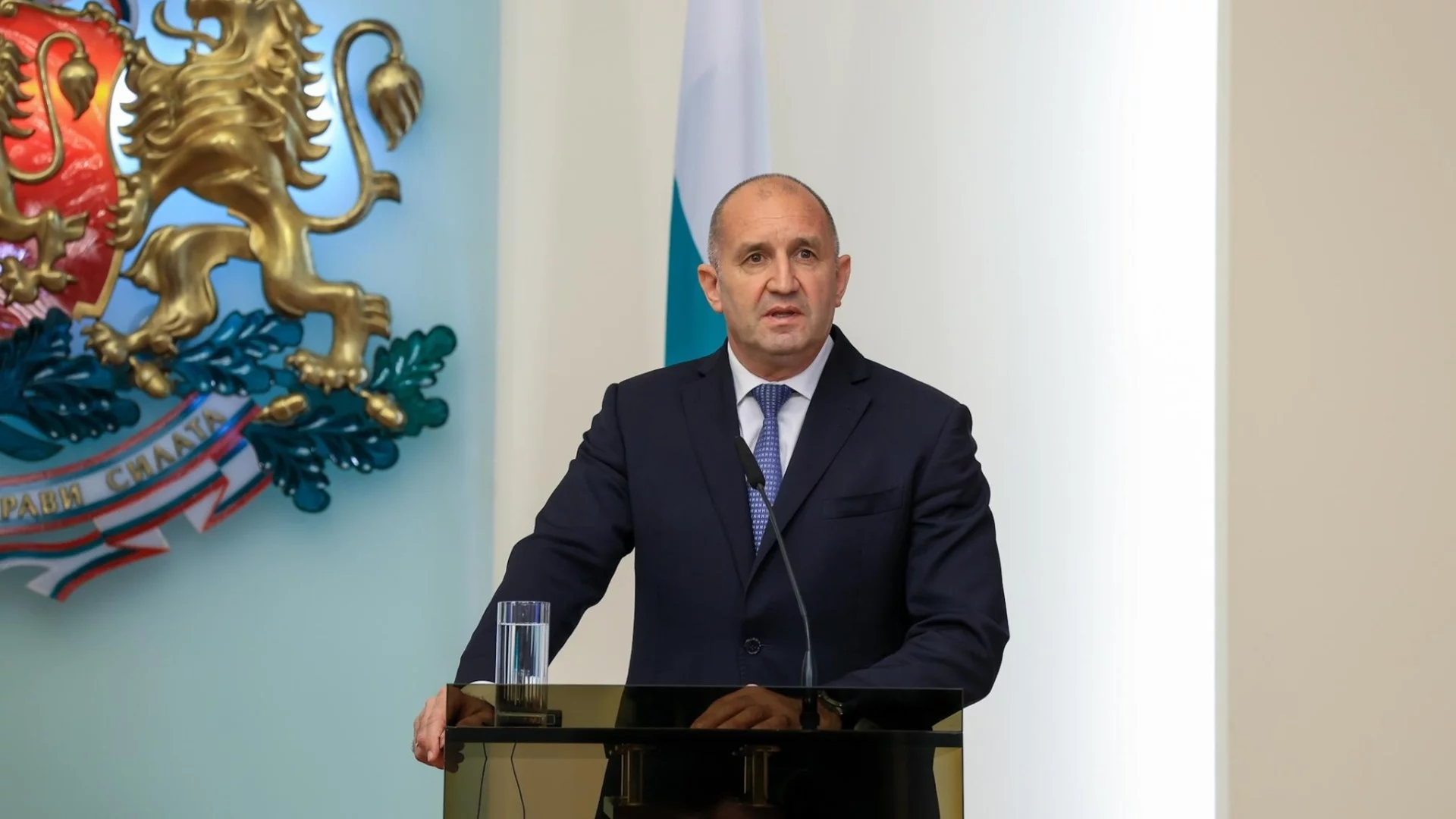 Румен Радев предлага референдум за еврото