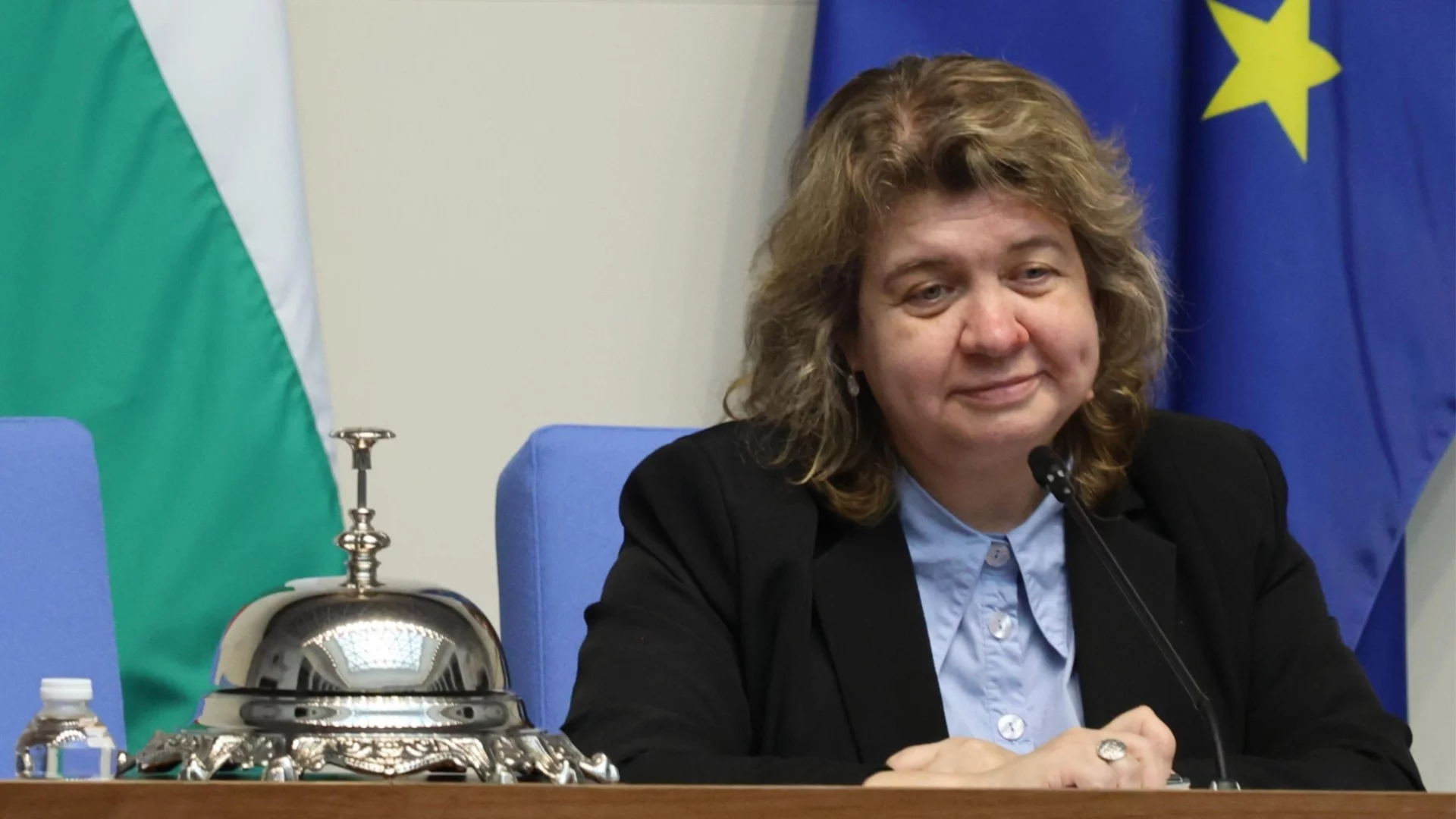 Първа реакция: Киселова обясни сроковете и какво следва по процедура за референдума на Радев