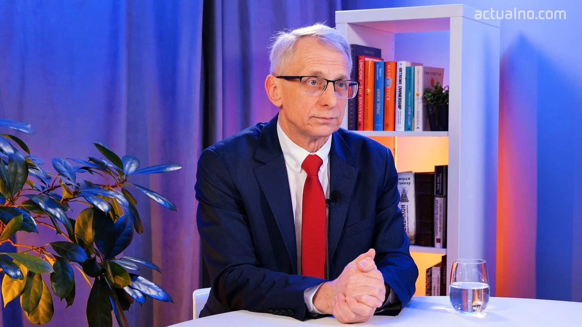 "Чакам да чуя Борисов, понеже многократно се върти насам и натам": Денков за референдума за еврото
