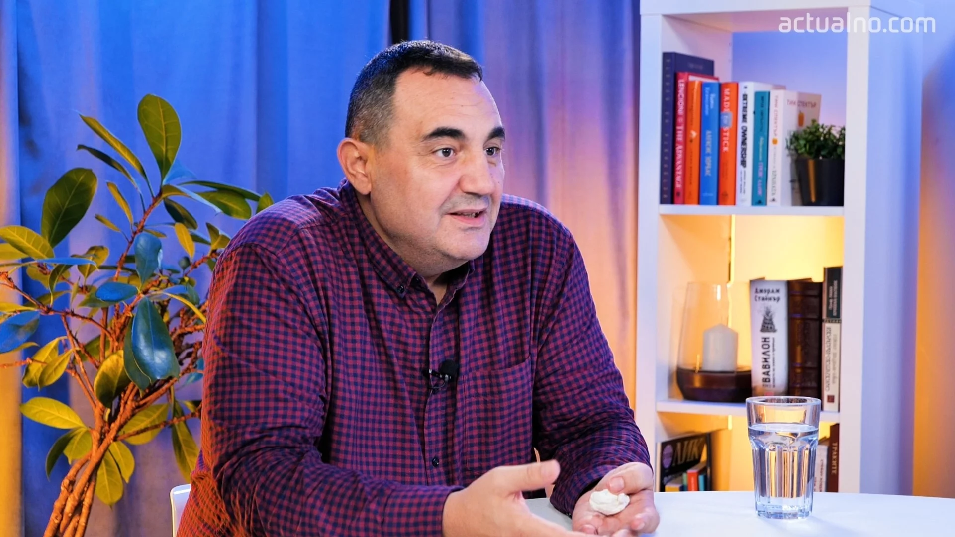 Журналист: Ако Радев и Костадинов бяха честни, трябваше да предложат референдум за излизане от ЕС