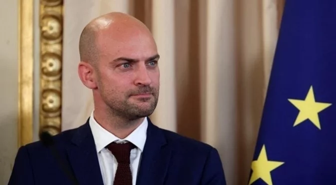 Франция: Ако няма мир, предстоят санкции срещу петролния сектор на Русия