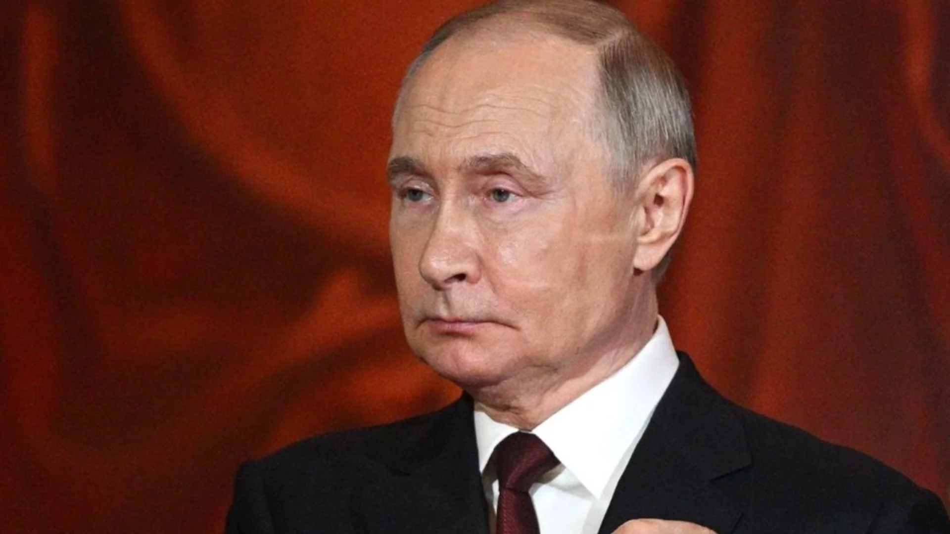 "Може би все пак е умрял?": Путин закъснява с час за обръщението си
