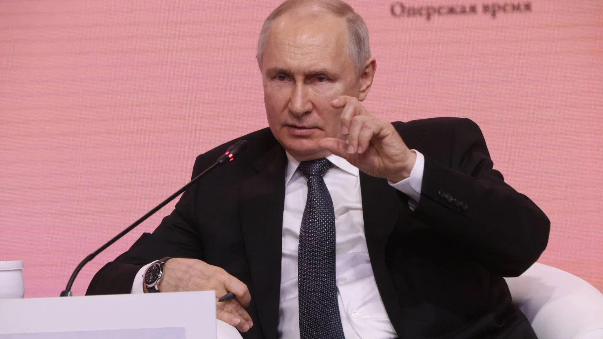 Путин в небрано лозе: Или се среща със Зеленски и го признава за легитимен лидер на Украйна, или е страхливец (ОБЗОР - ВИДЕО)