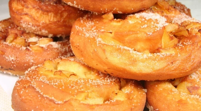 Сладки кифлички с ябълки и канела – бързи, пухкави и неустоими