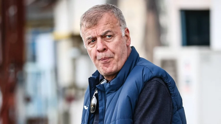 Тайни от БГ елита: Как Баба Ванга спаси Наско Сираков от най-страшното?