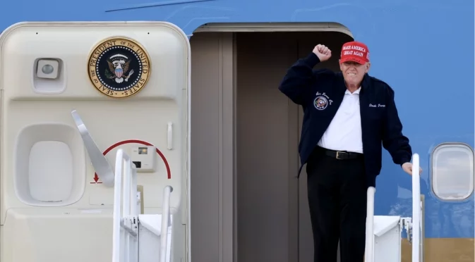 Журналисти недоволни от забраната да пътуват на борда на "Air Force 1"