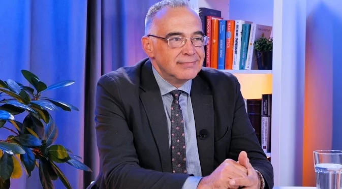 Защо е този исторически страх от референдума? Антон Кутев брани Радев