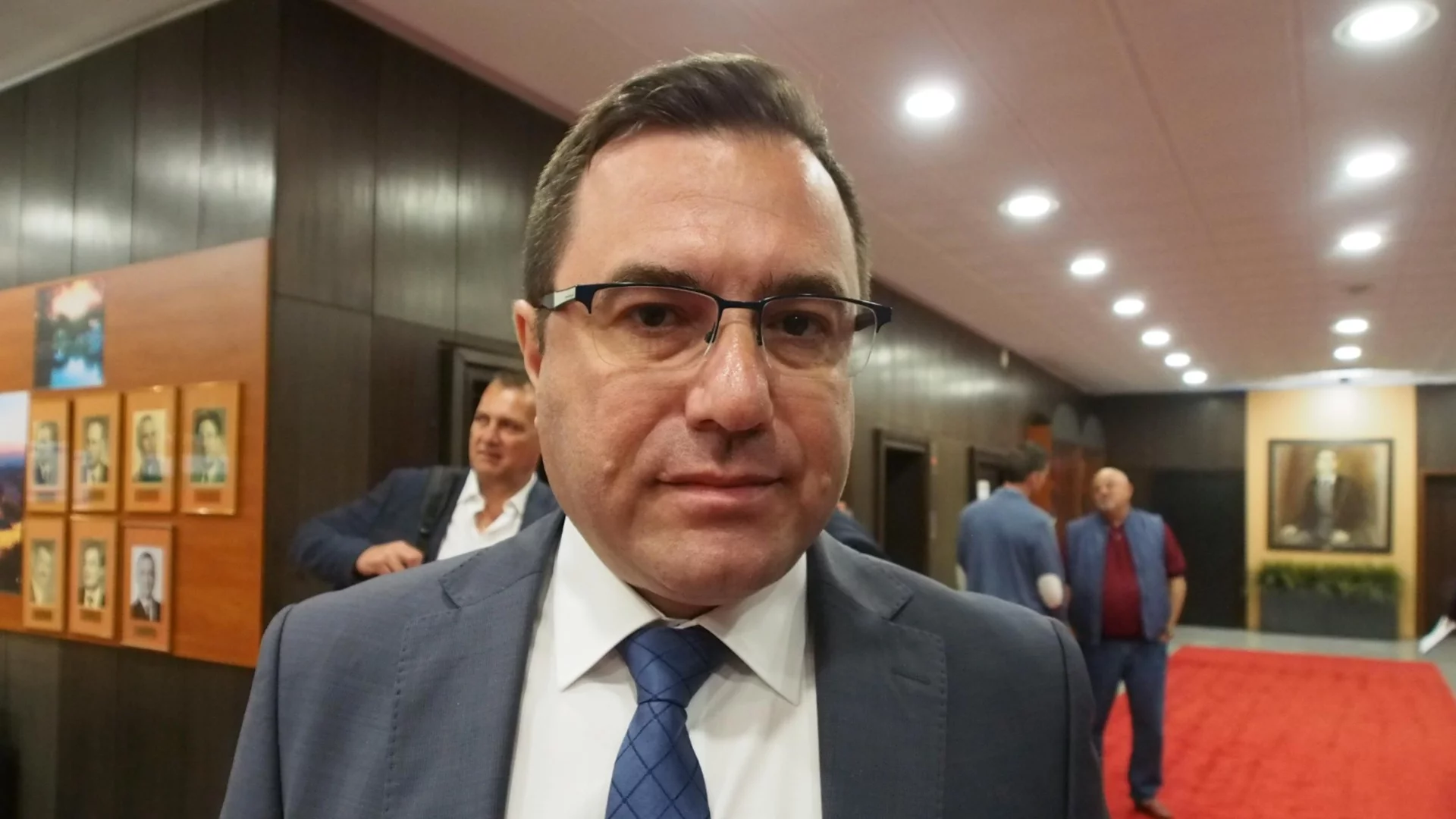 За неопределено време: Отлагат либерализацията на електропазара за битови потребители