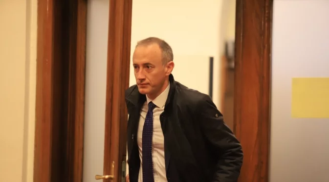 С промяна в закона: Красимир Вълчев ограничава възможността кметовете да обявяват неучебни дни