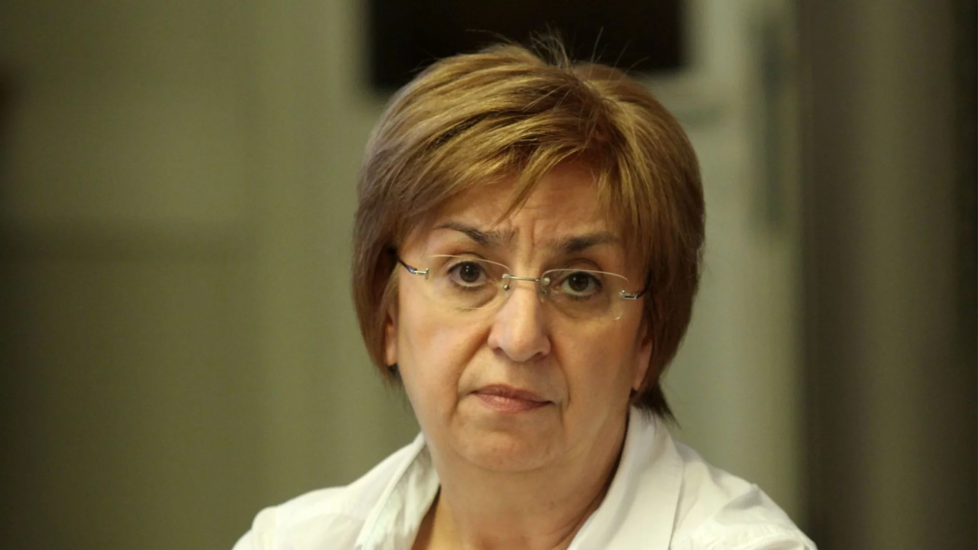"Есе с емоции и критики": Екатерина Михайлова посече правно и политически референдума на Радев