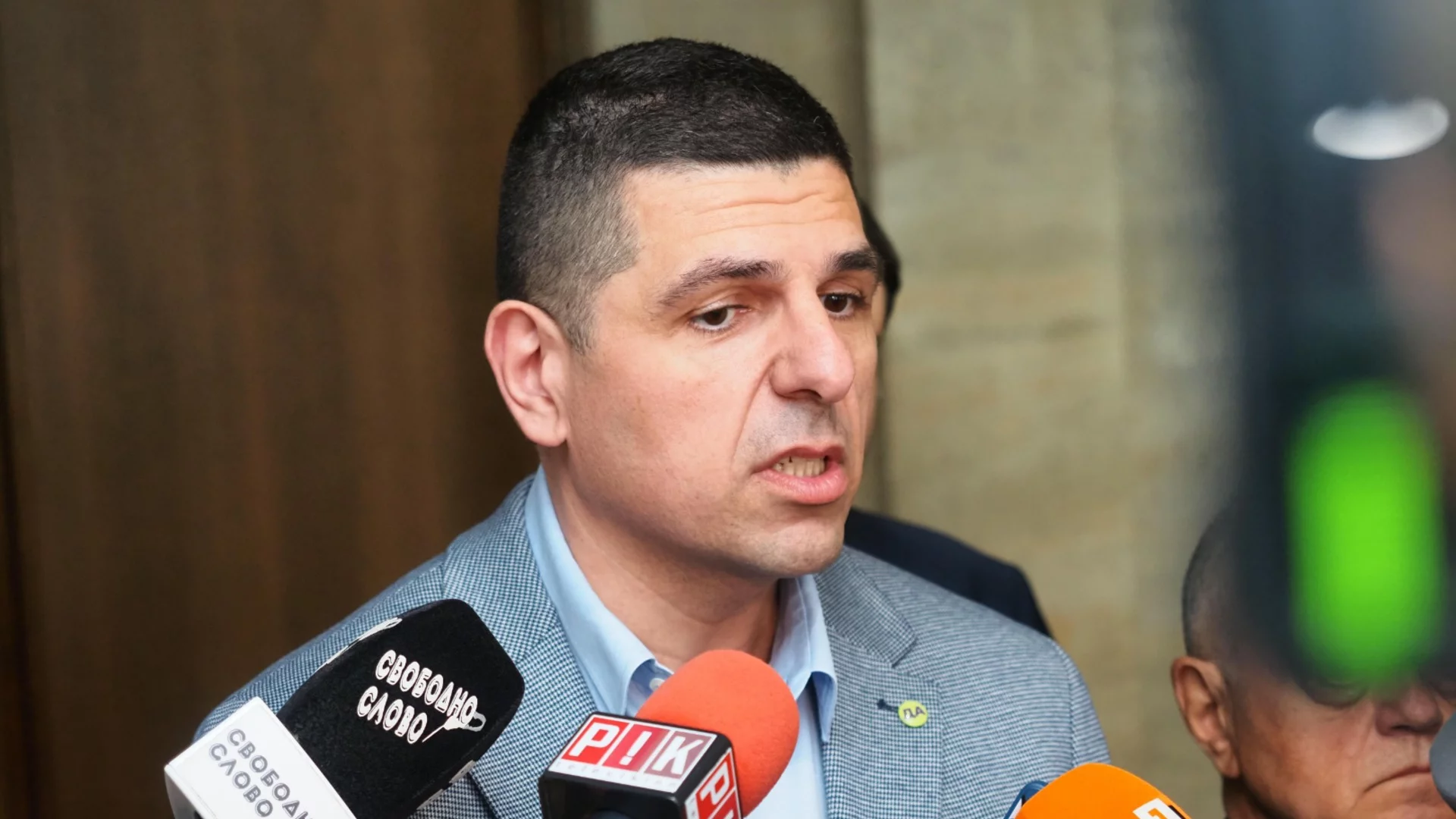 След изслушването на служители на ГДБОП: Ивайло Мирчев с обвинения за чадър над контрабандата