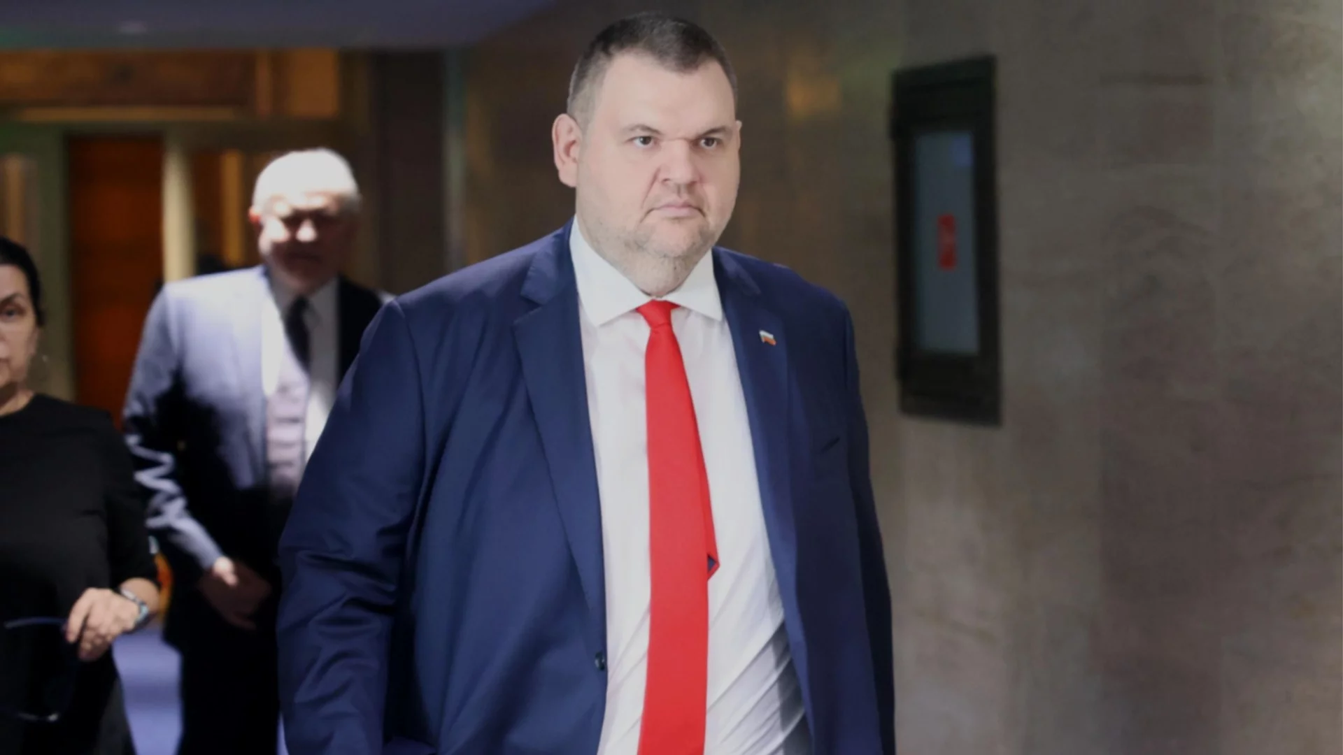 Пеевски "връща на поправителен" Желязков за законодателната програма (ВИДЕО)