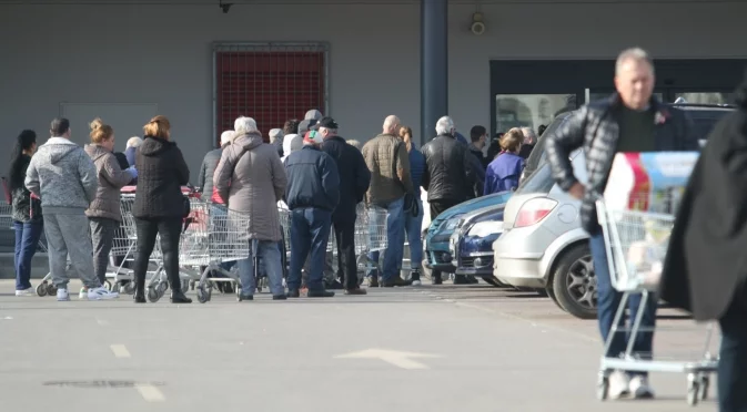 Ентусиазмът умря: Държавата рязко забрави за държавните магазини в пощите и тавана на надценките на храните