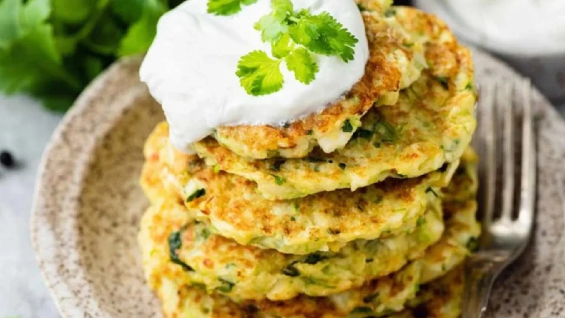Вкусни и диетични кюфтенца от тиквички: Задължително трябва да ги пробвате