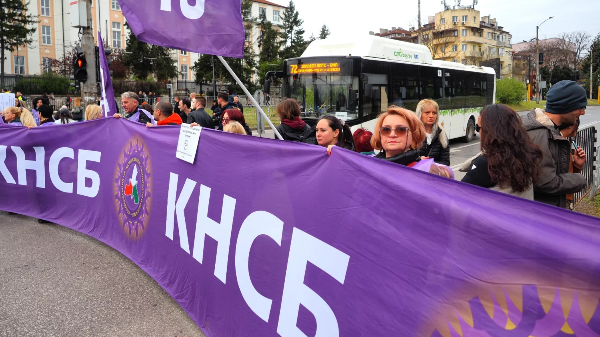 Протестът продължава, София остава и утре без наземен градски транспорт