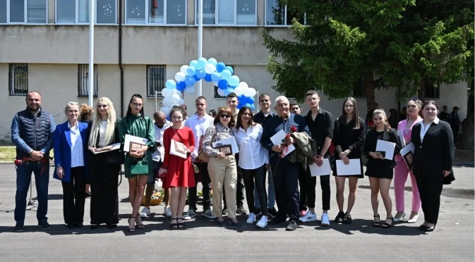 В Елин Пелин изпратиха първите абитуриенти по керамика